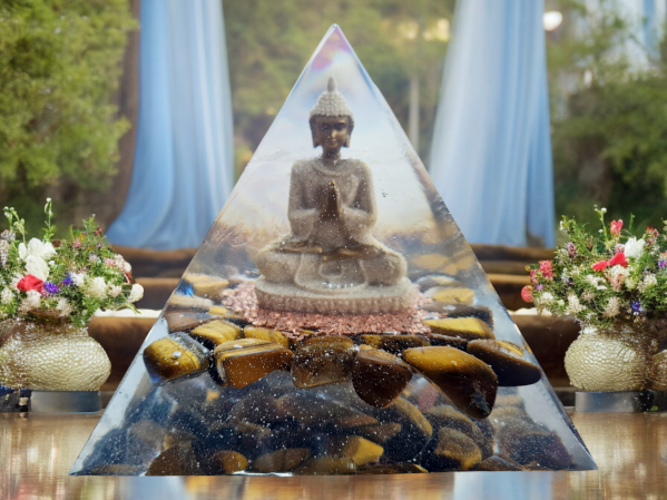 Orgonite pyramide bouddha oeil de tigre